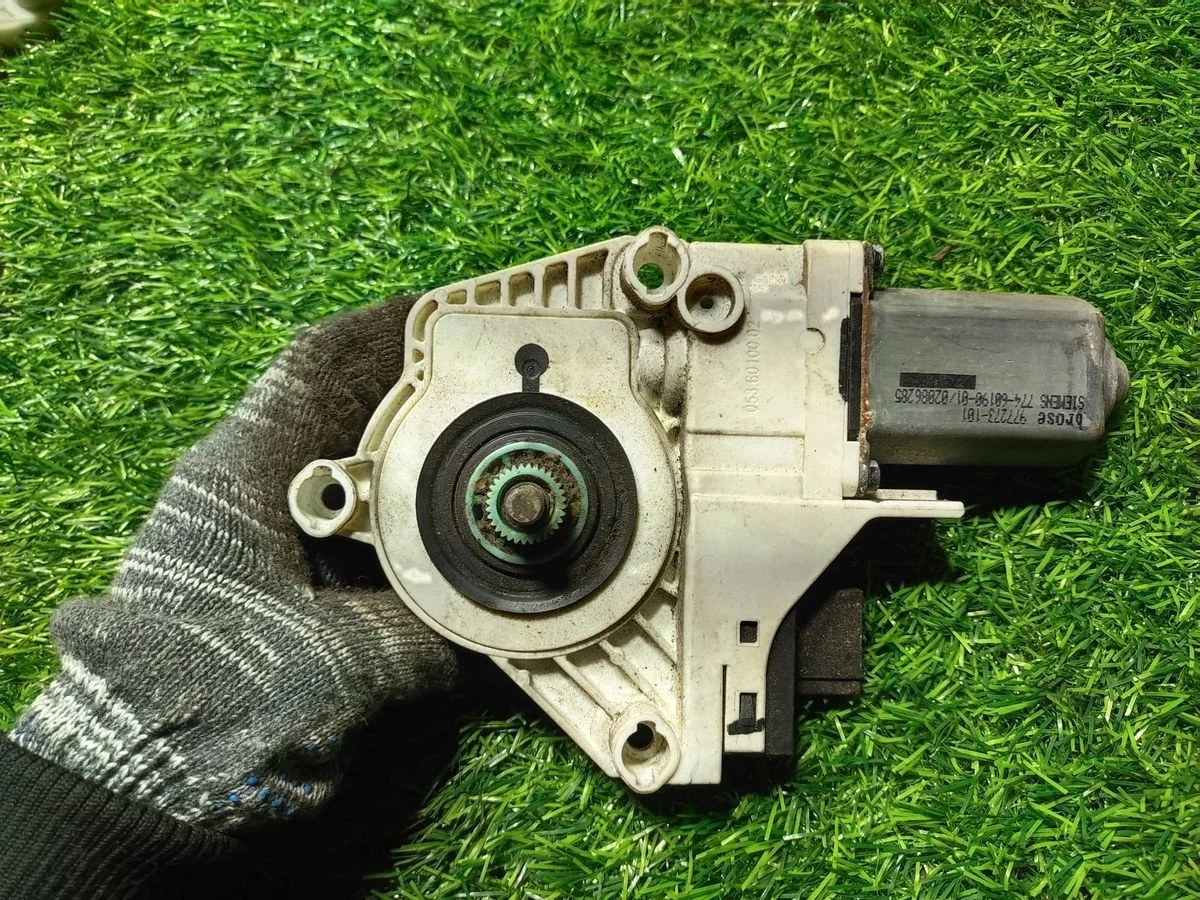 Моторчик стеклоподъемника Audi A6 (C6) III