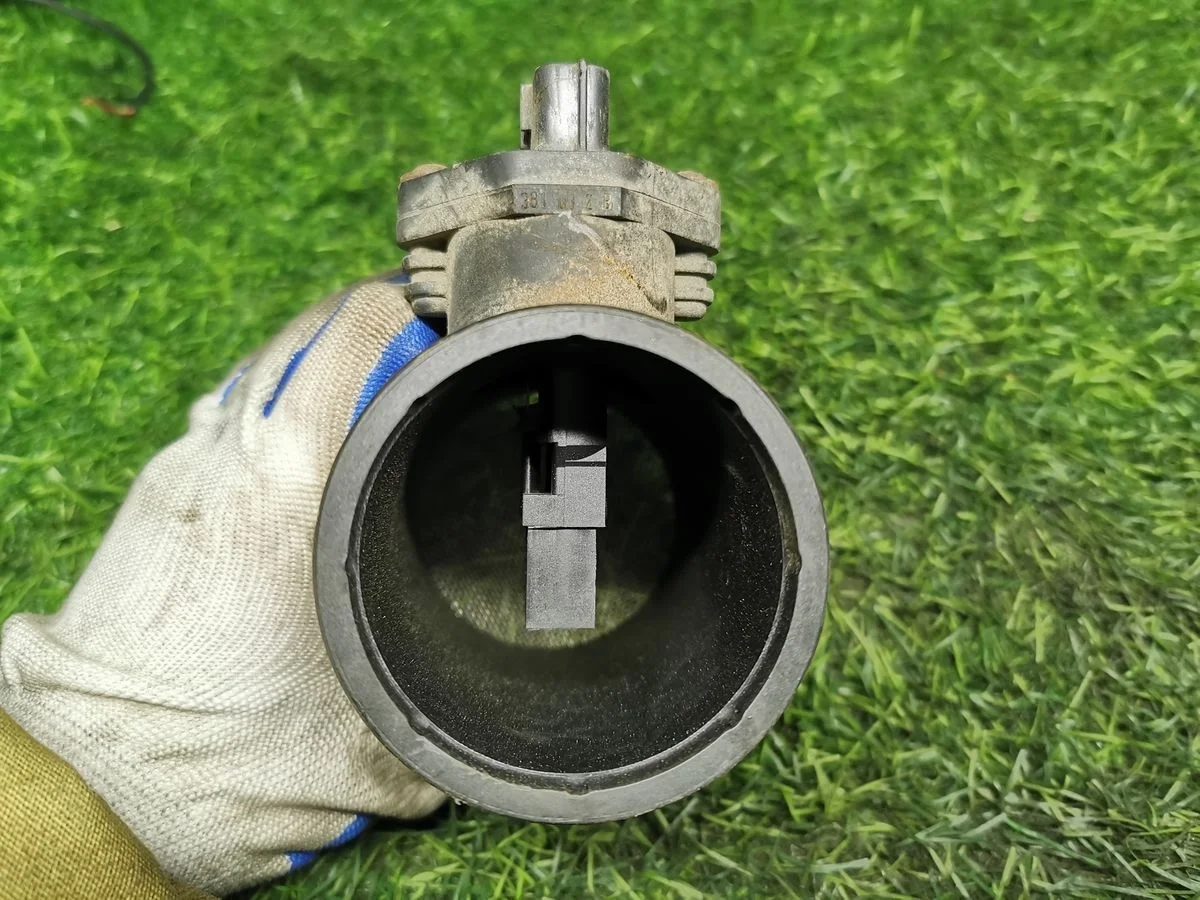 Датчик расхода воздуха Nissan Wingroad (Y11) II