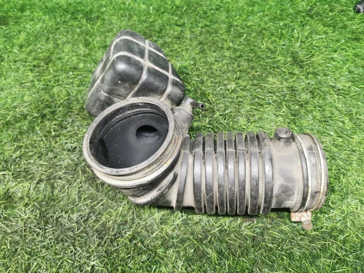 Патрубок воздушного фильтра Mitsubishi Galant VIII