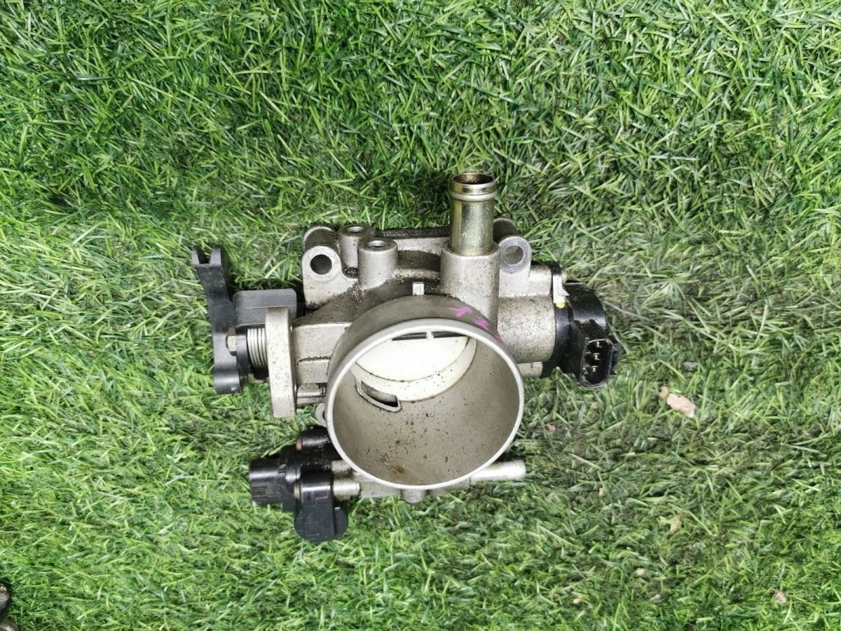 Заслонка Дросселя Toyota Avensis (T220) I