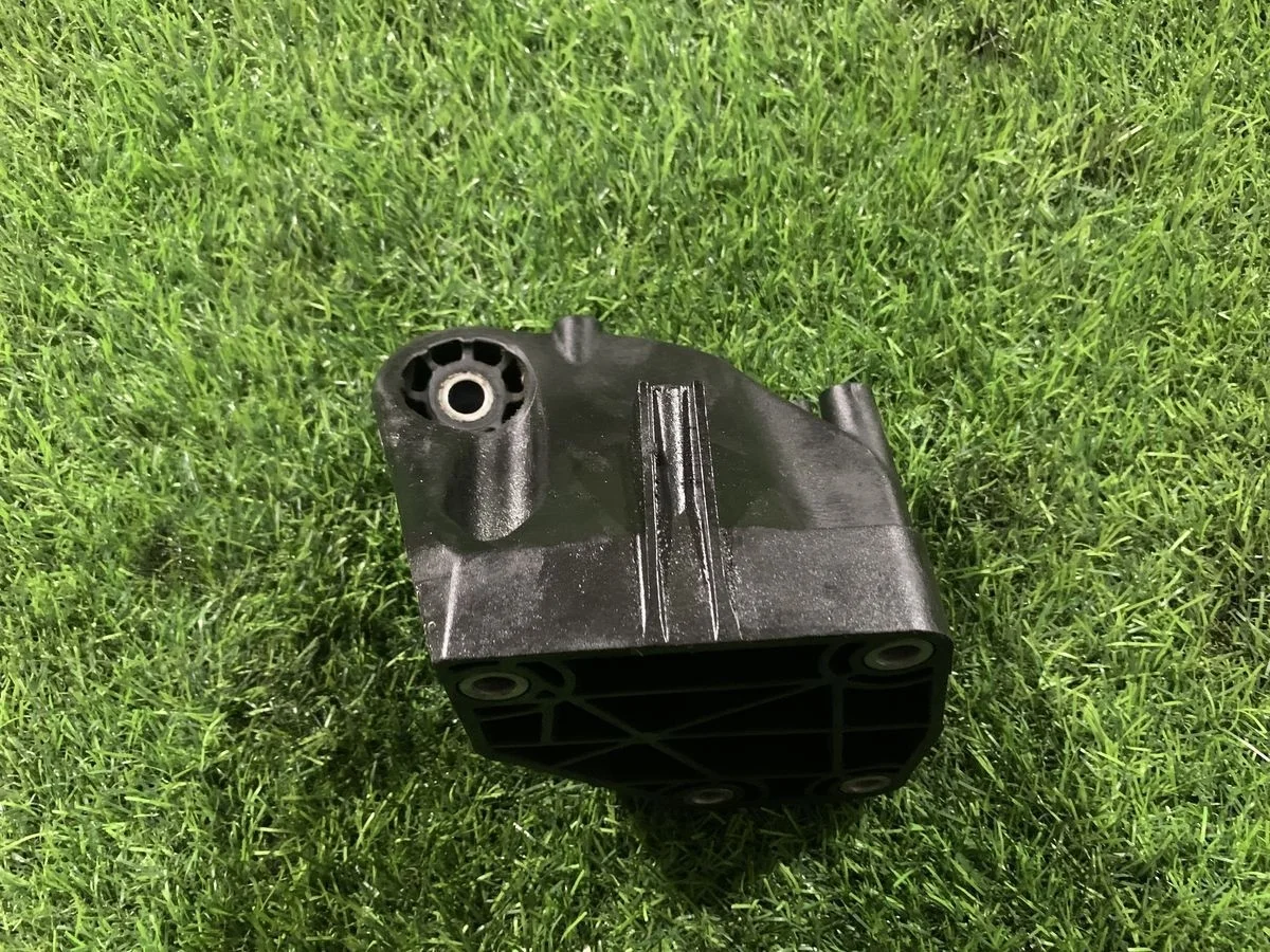 Кронштейн двигателя Mercedes-Benz W166