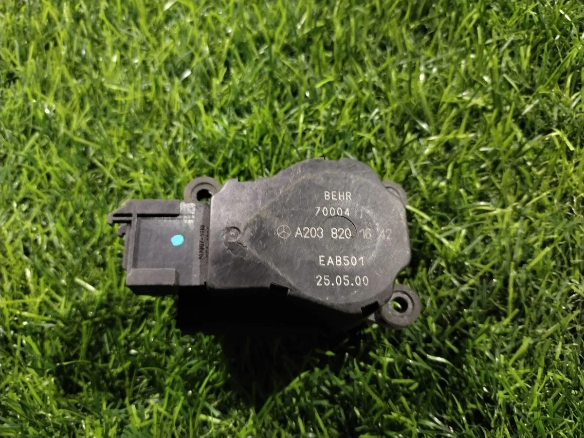 Сервопривод отопителя Mercedes-Benz C-класс AMG W203/S203/CL203 рестайлинг (2004—2007)