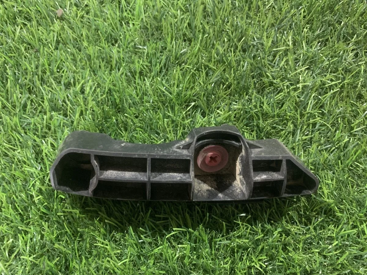 Кронштейн бампера заднего Toyota RAV 4