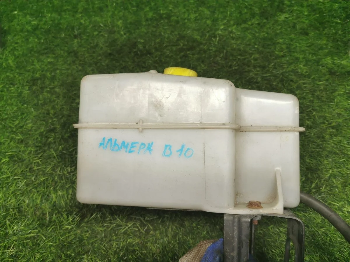 Бачок расширительный на Nissan