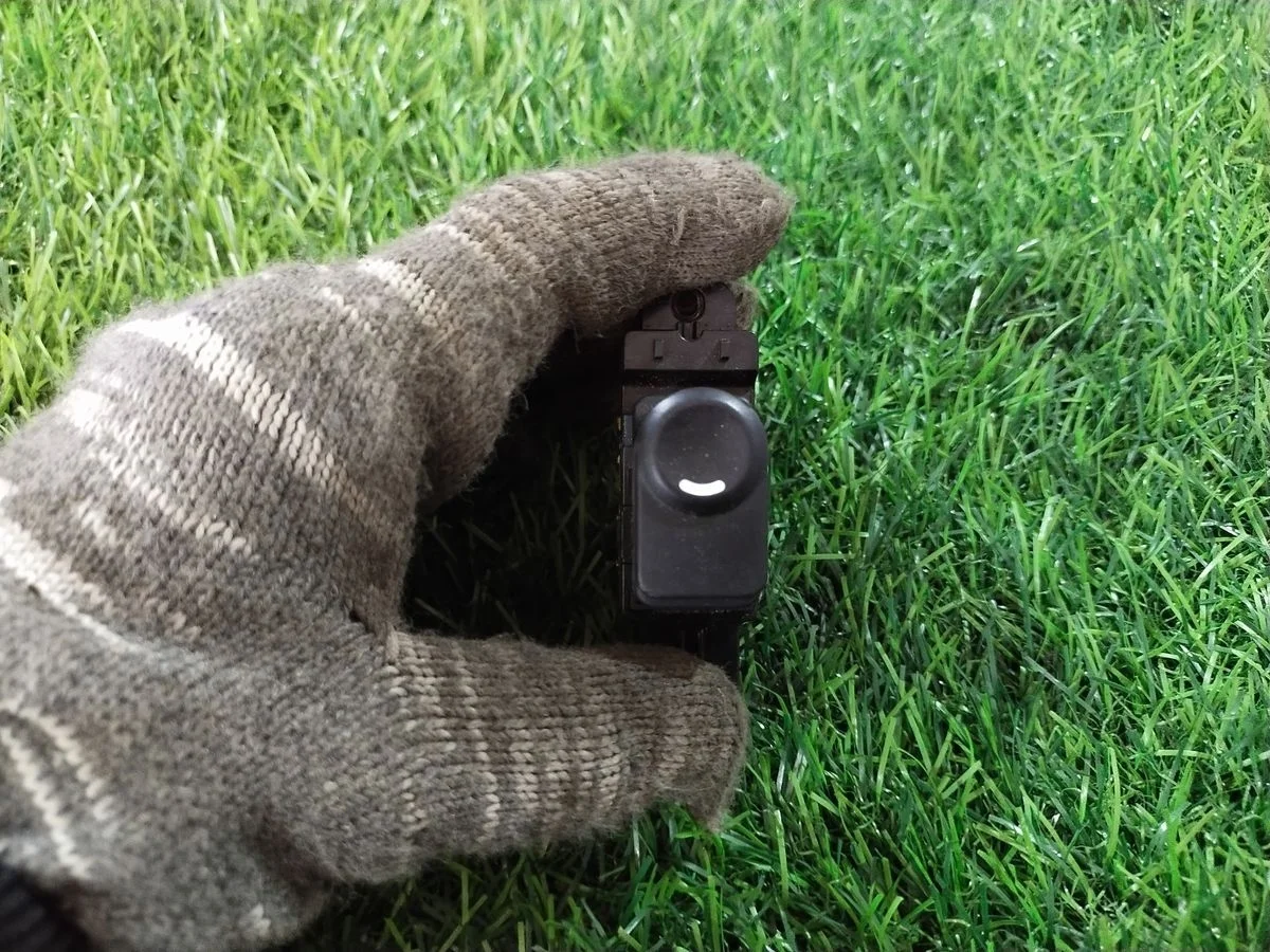 Кнопка стеклоподъемника Hyundai Solaris I (2010—2014)