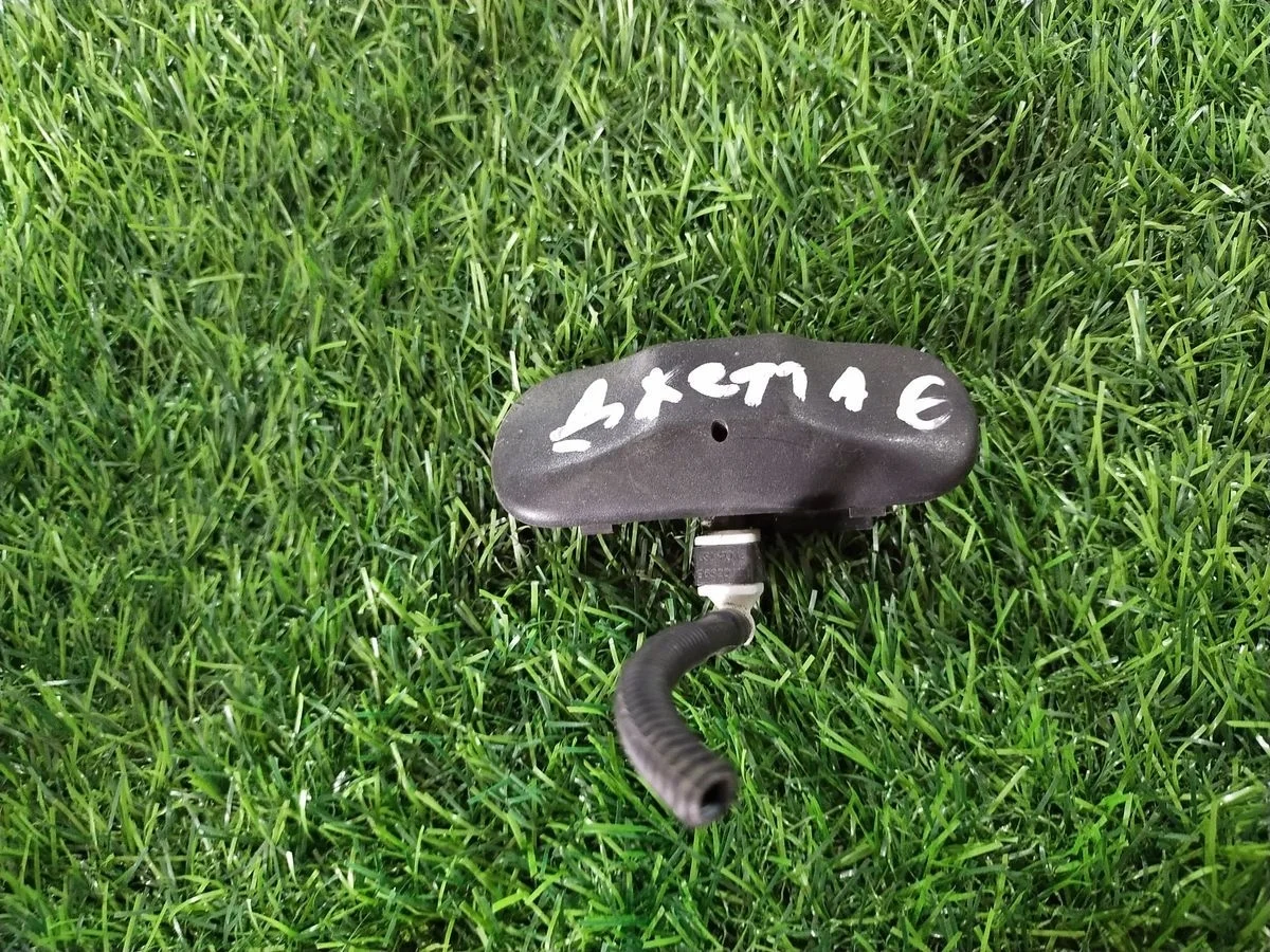 Форсунка омывателя лобового стекла Volkswagen Jetta VI (2010—2015)