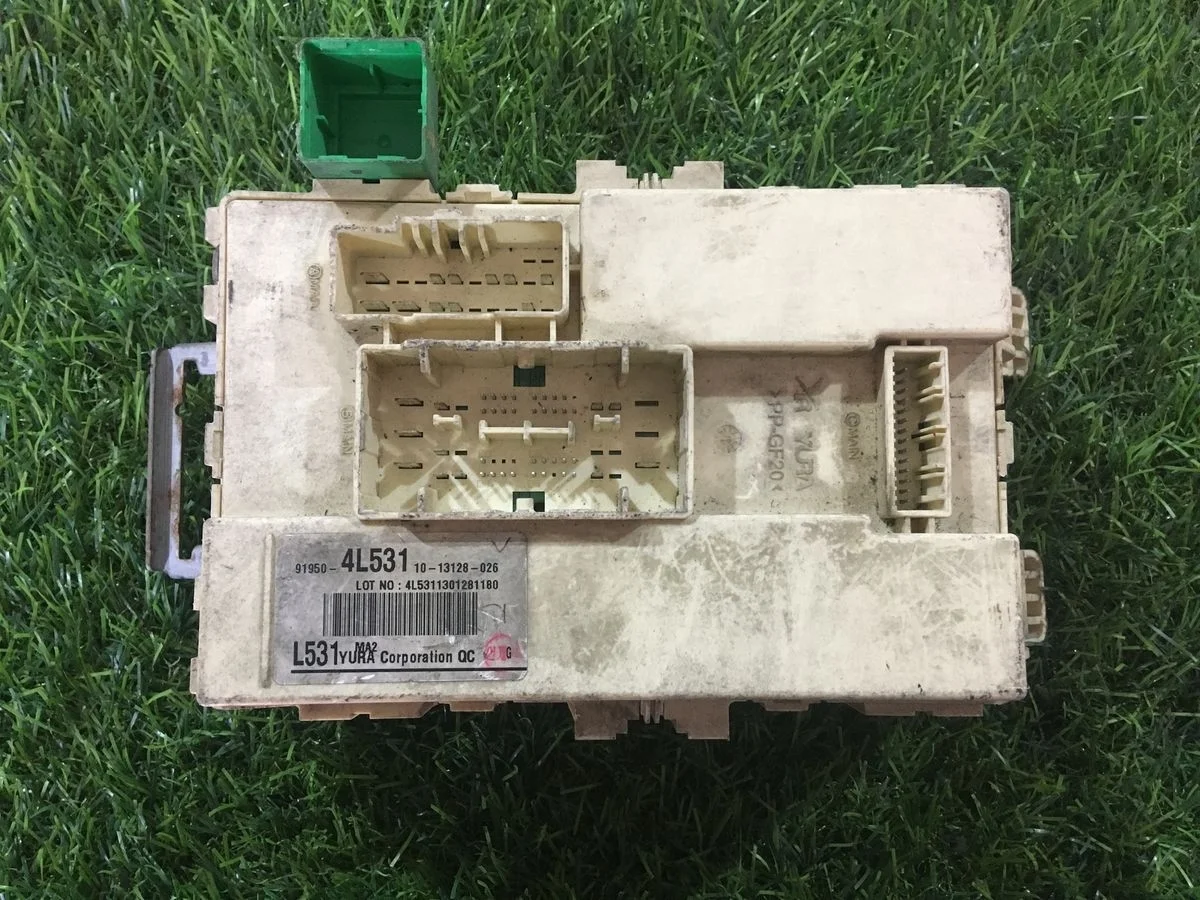 Блок предохранителей салонный Kia Rio