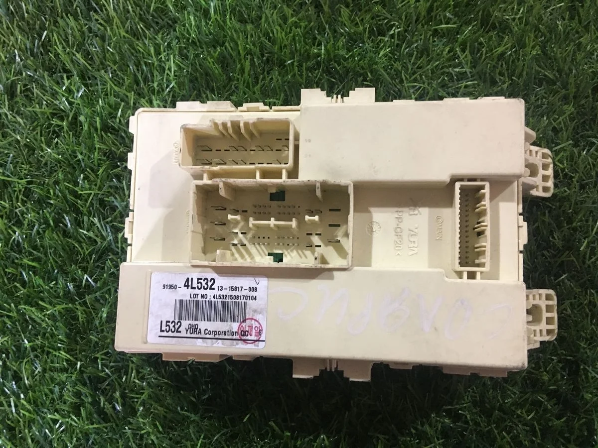 Блок предохранителей салонный Hyundai Solaris