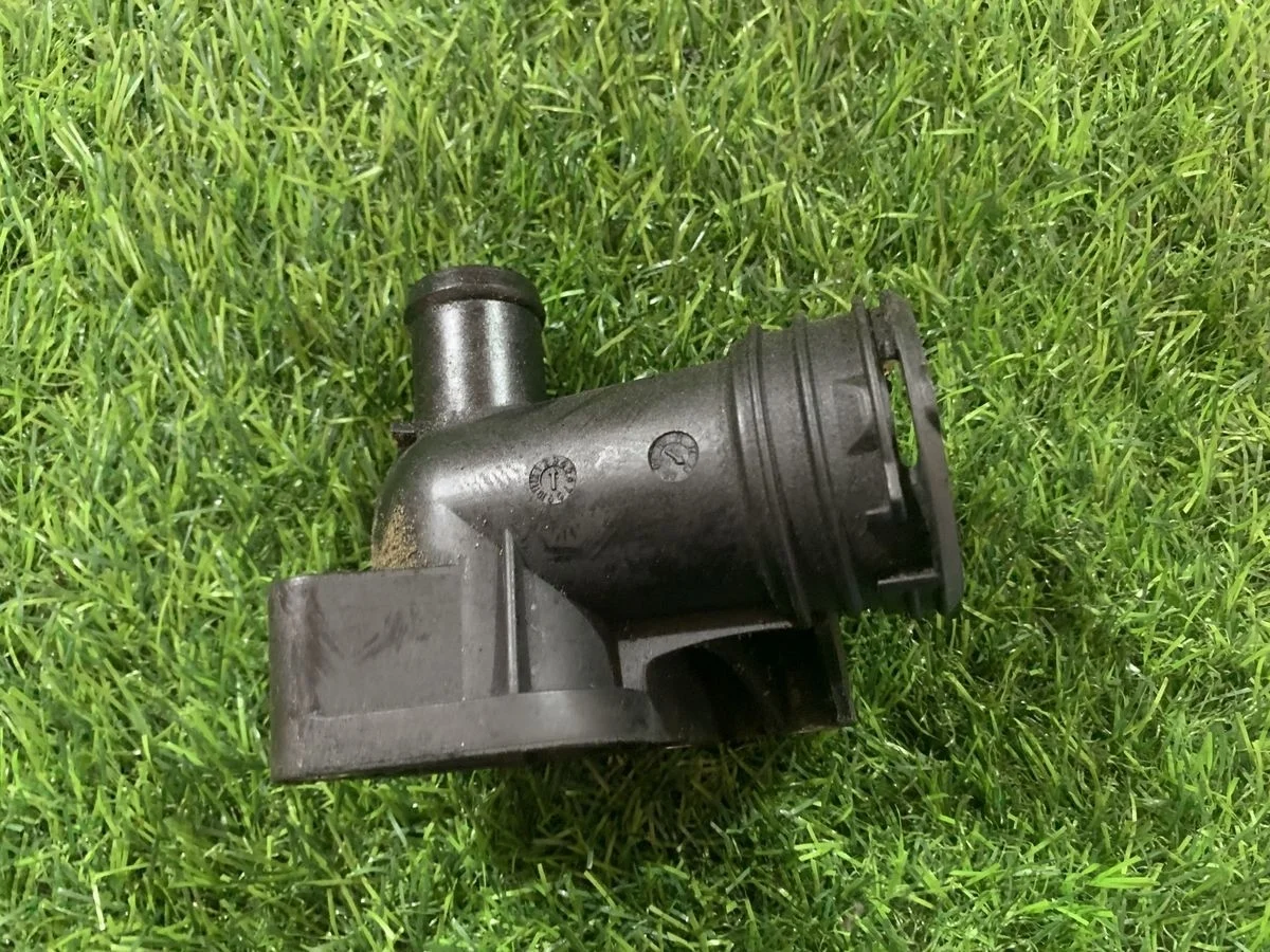 Фланец системы охлаждения Mercedes-Benz W166