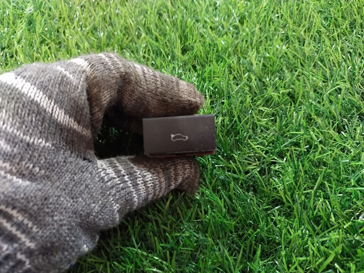 Кнопка открывания багажника Audi A6 C6 (2004—2008)