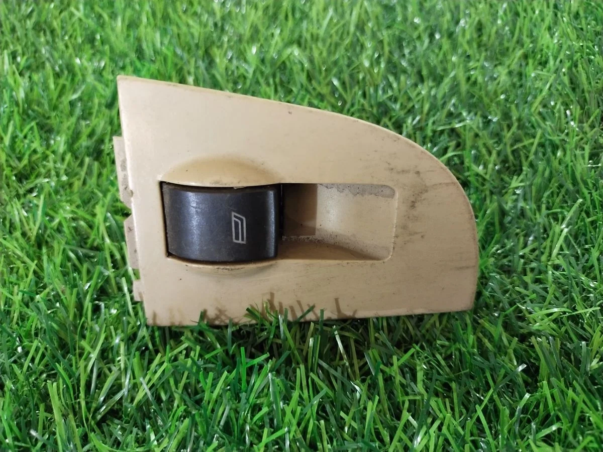 Кнопка стеклоподъемника Audi A6 Allroad Quattro C5 (2000—2006)