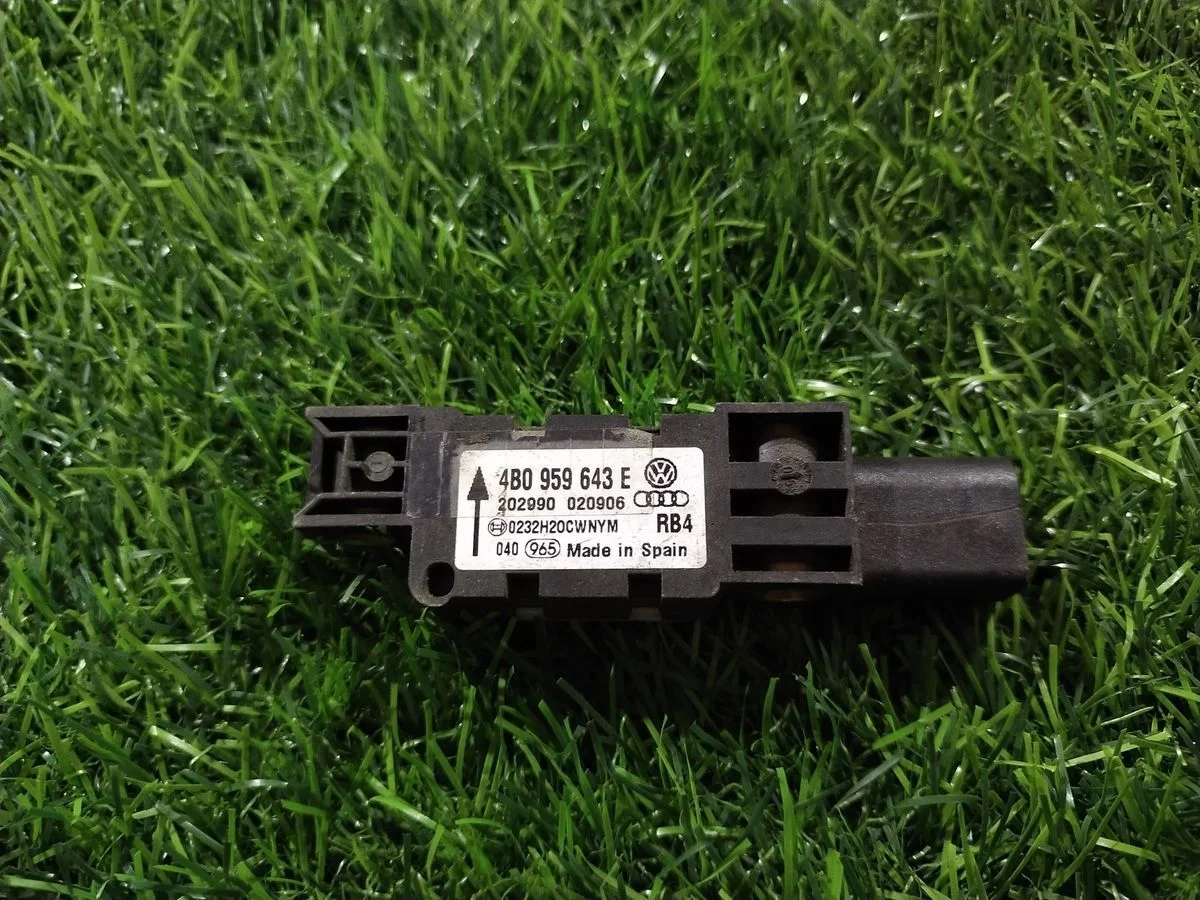 Датчик AIRBAG Audi A6 Allroad Quattro C5 (2000—2006)