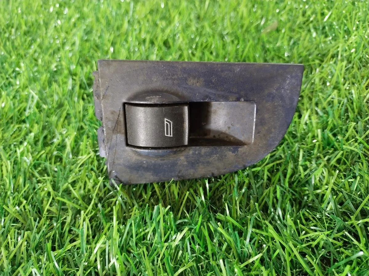 Кнопка стеклоподъемника Audi A6 Allroad Quattro C5 (2000—2006)