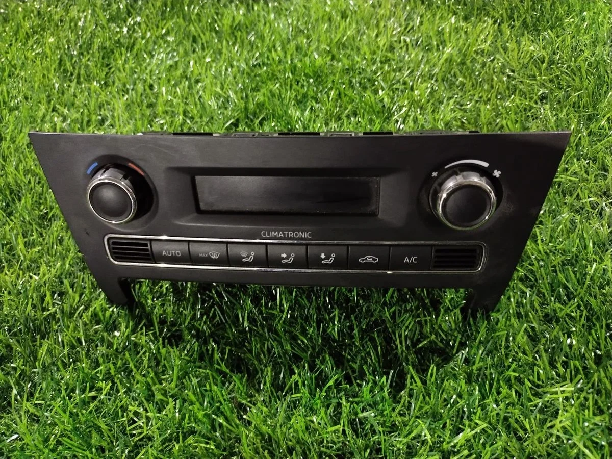 Блок управления климатической установкой Skoda