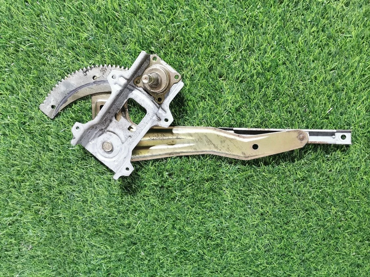 Стеклоподъемник задний левый Nissan Almera I