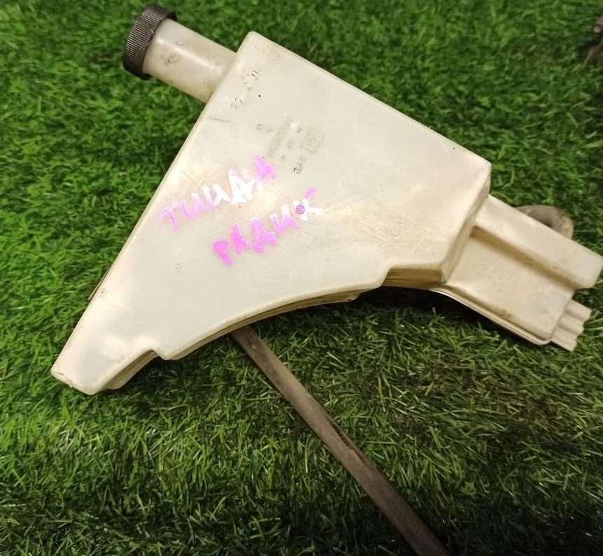 Бачок расширительный Nissan Tiida C11 (2004—2012)