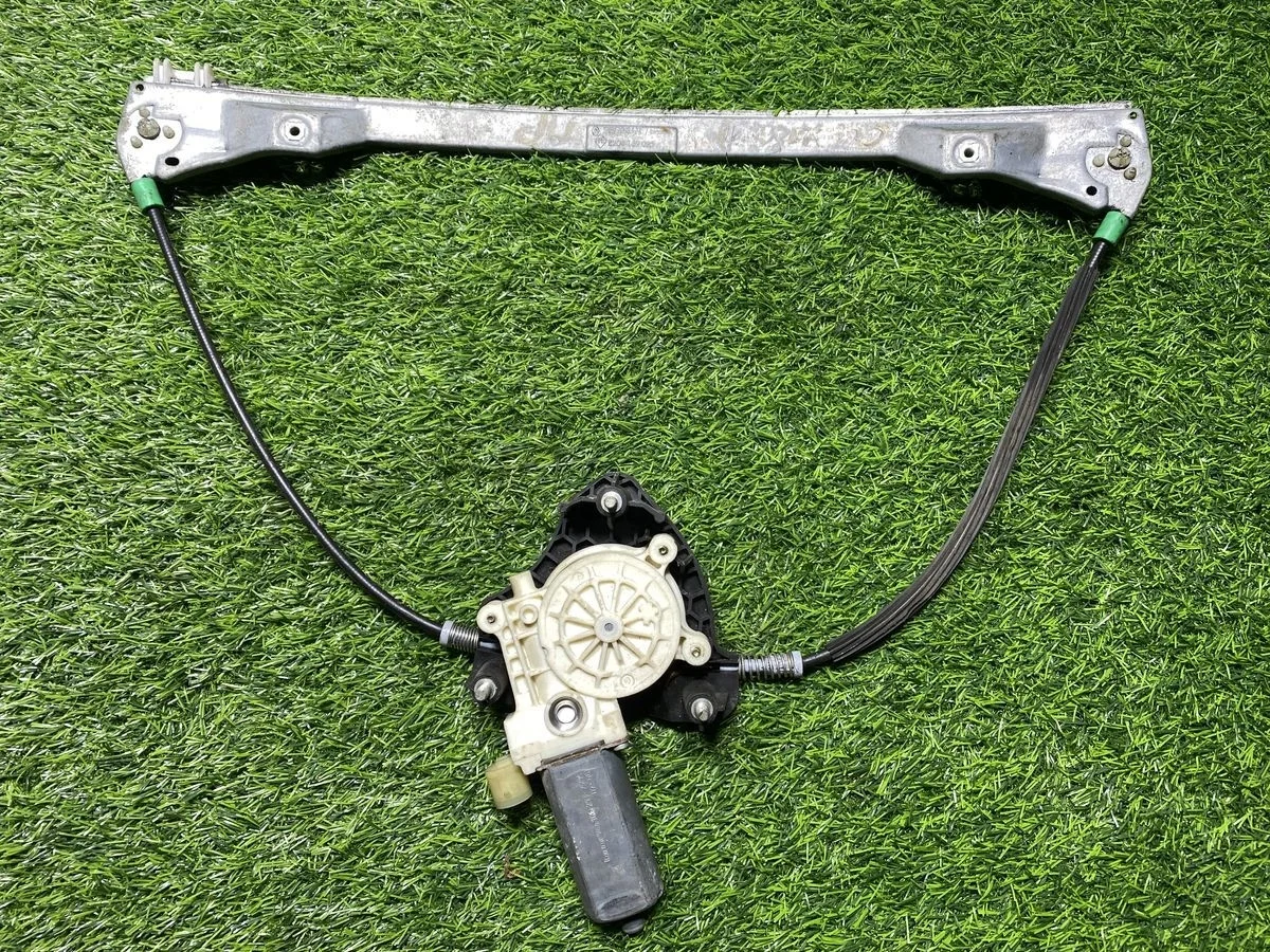 Стеклоподъемник пер. правый эл. Renault Symbol 2