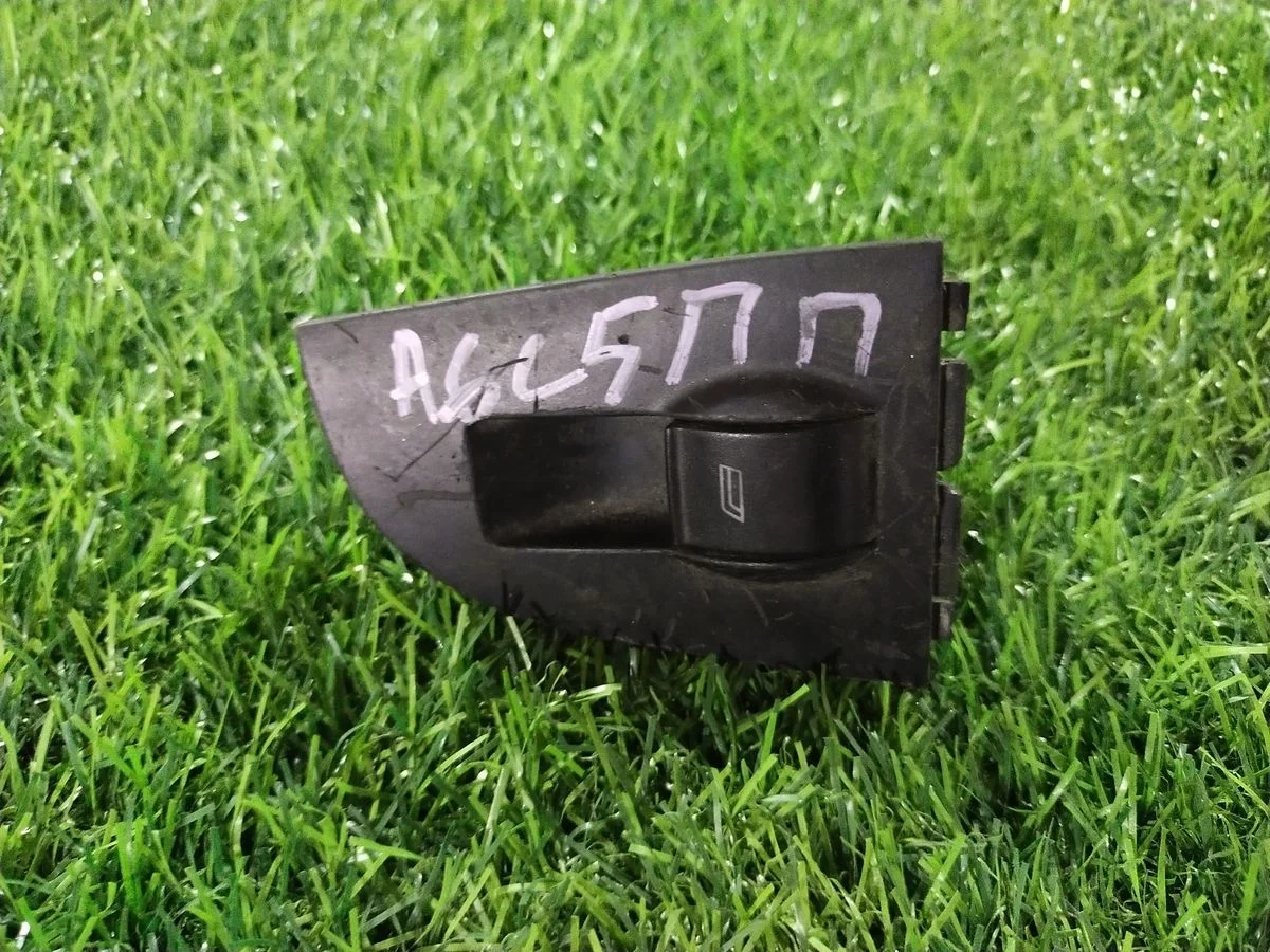 Кнопка стеклоподъемника Audi A6 Allroad Quattro C5 (2000—2006)