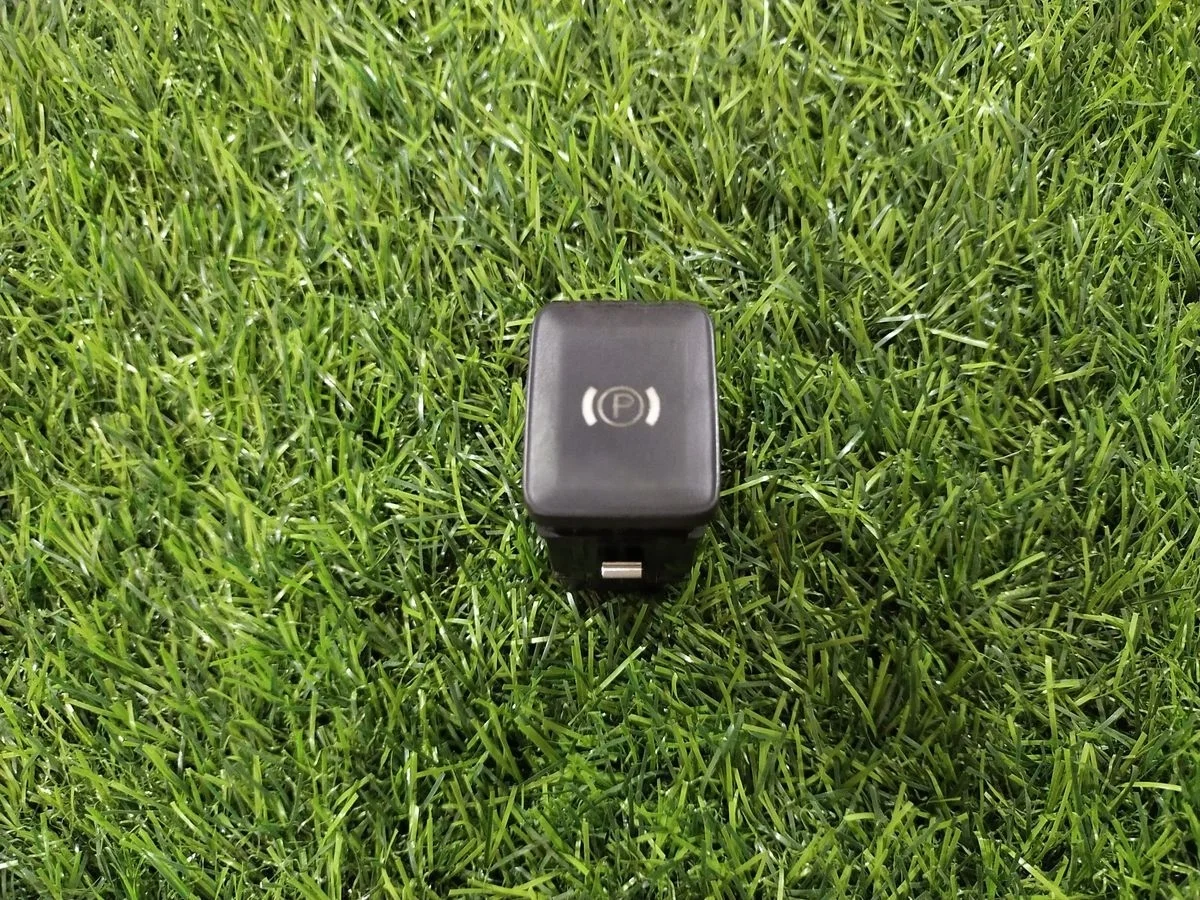 Кнопка стояночного тормоза Volkswagen Passat (B6)