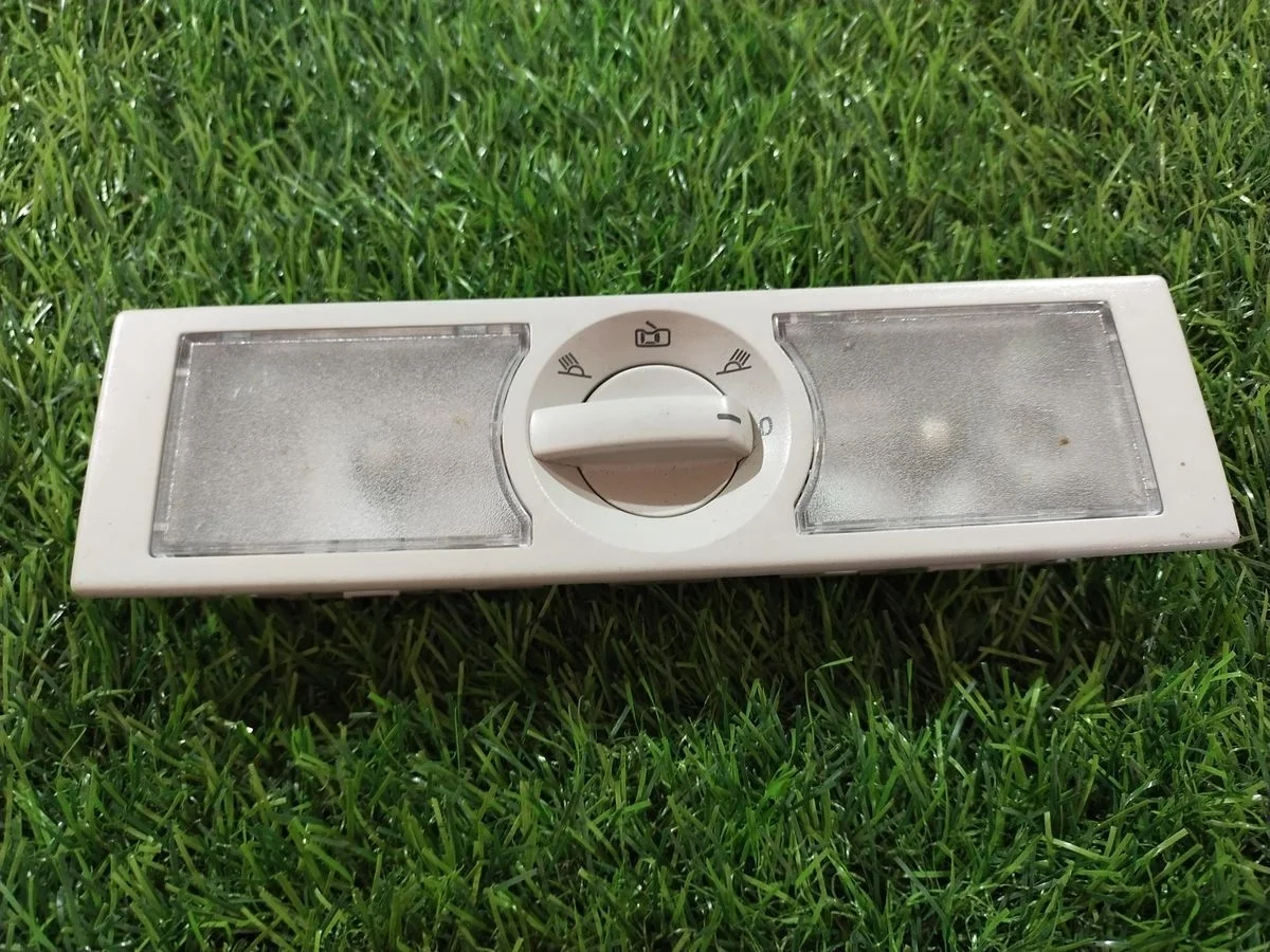 Плафон салонный Volkswagen Jetta (NF) VI