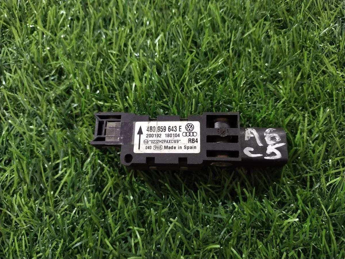 Датчик удара airbag AUDI