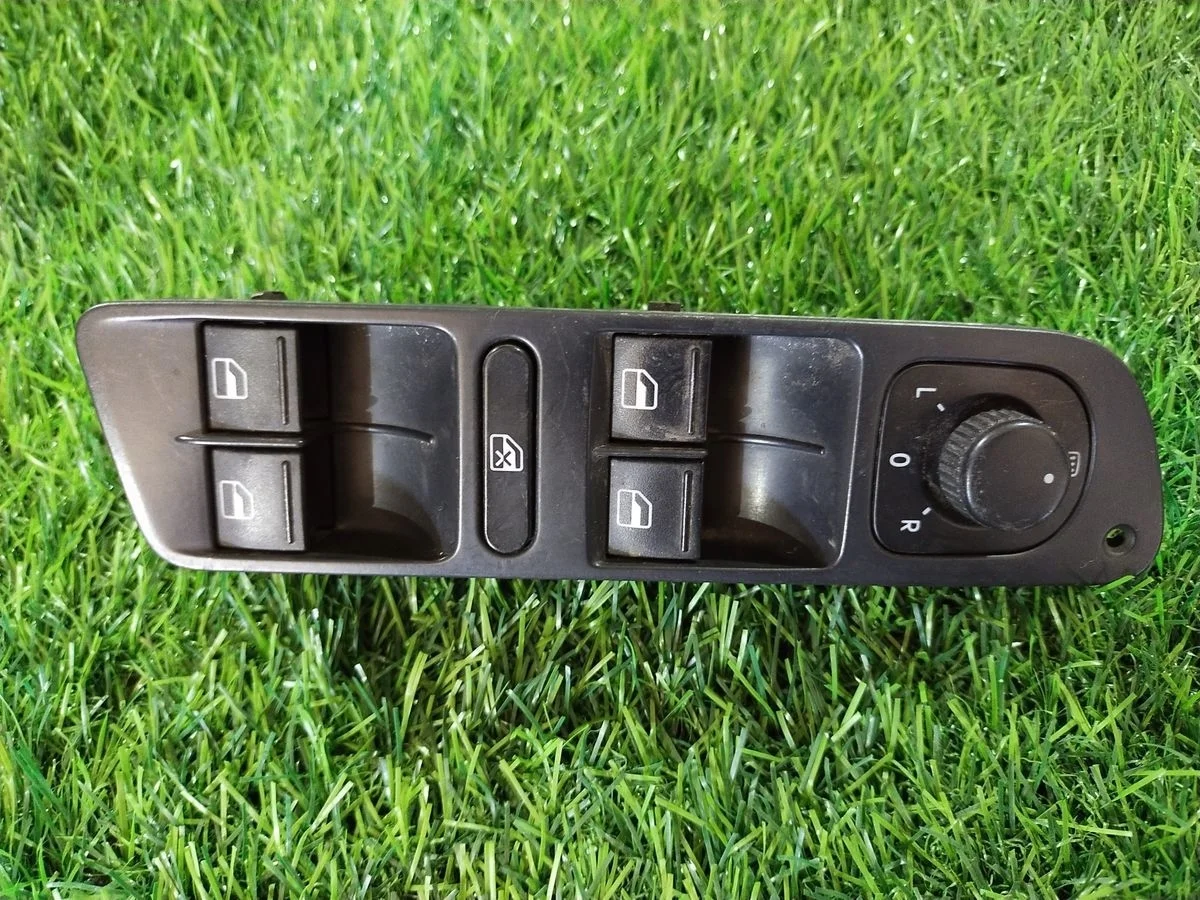 Блок управления стеклоподъемниками VW Tiguan