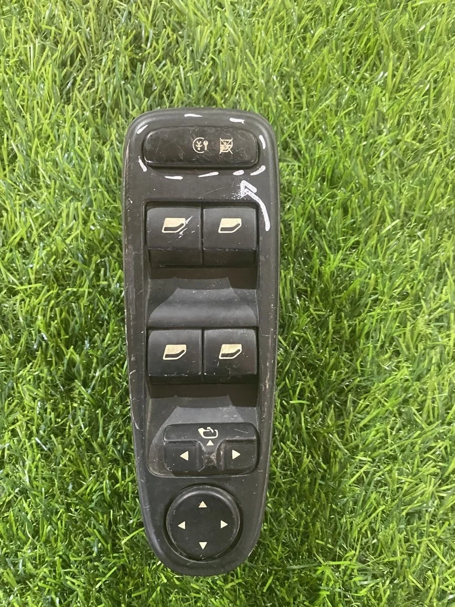 Блок управления стеклоподъемниками Citroen C4