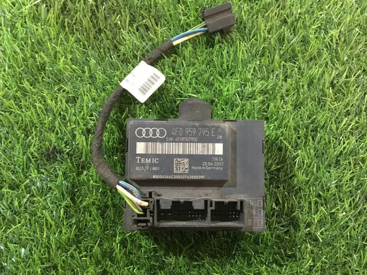 Блок управления дверями Audi A6