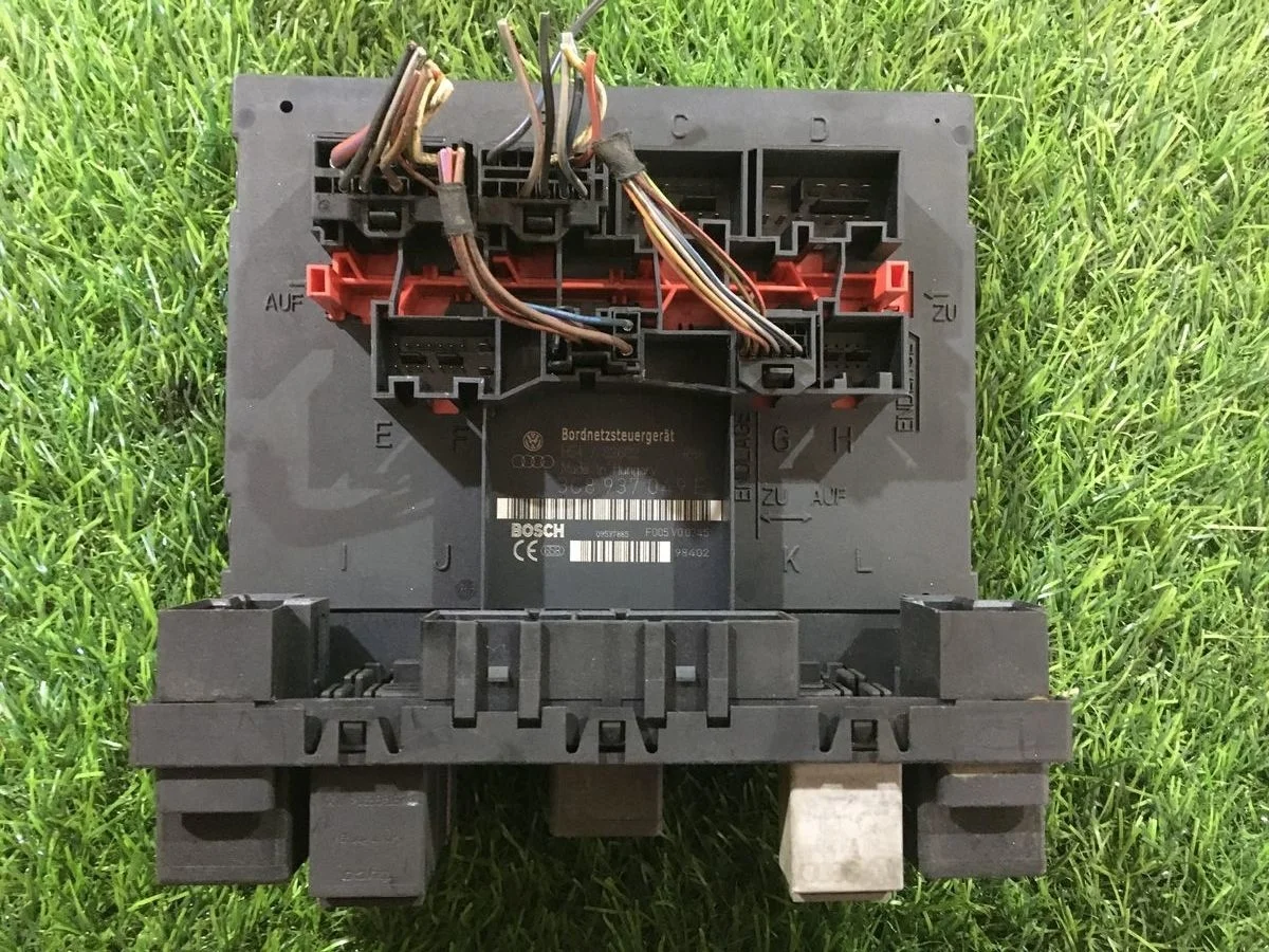 Блок предохранителей Volkswagen Passat 2010