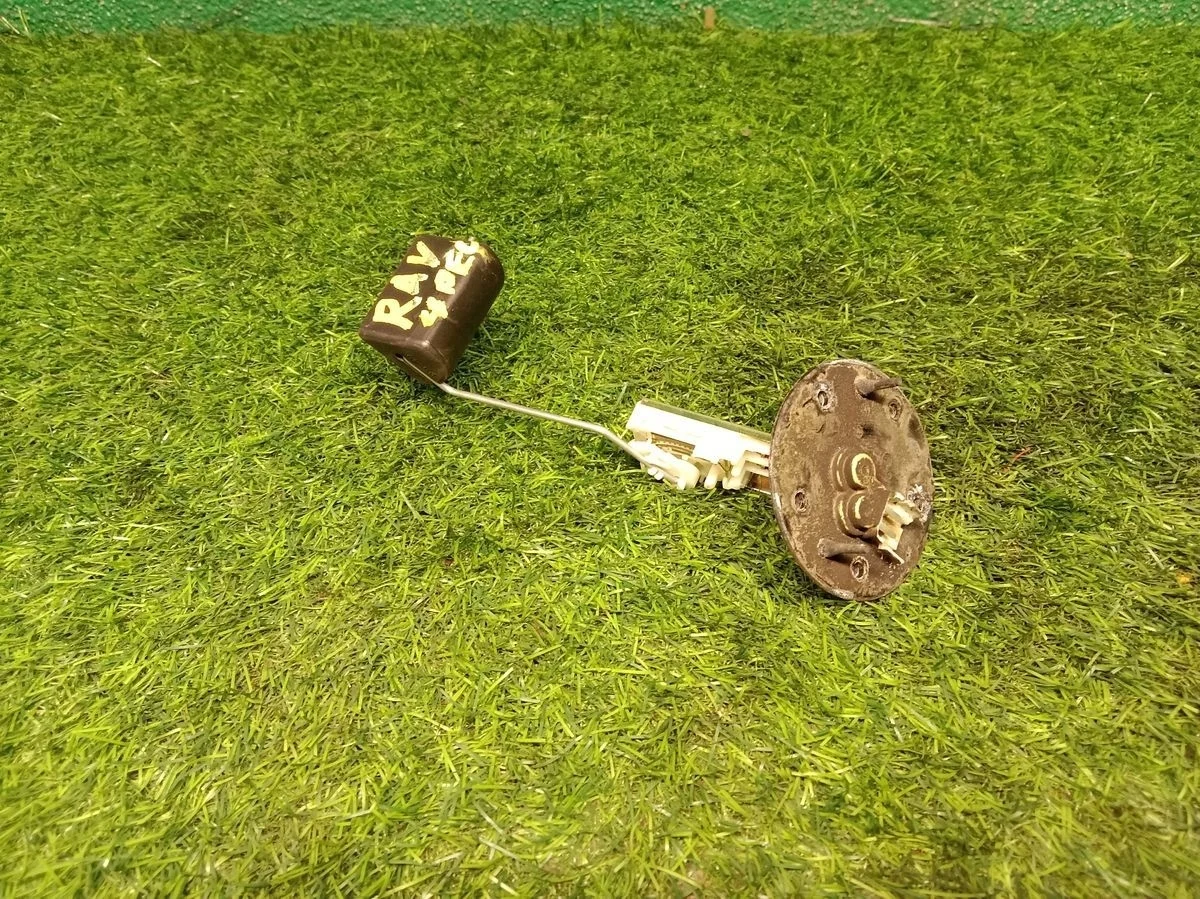 Датчик уровня топлива для Toyota RAV 4