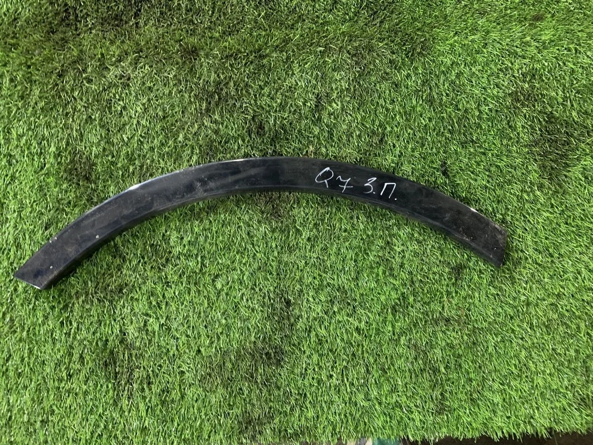 Накладка крыла заднего правого Audi Q7