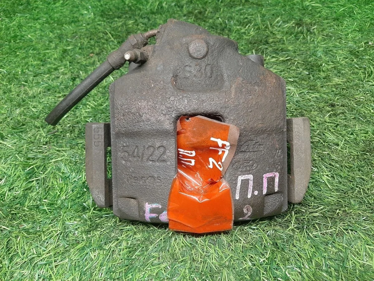 Суппорт передний правый на Ford Fusion