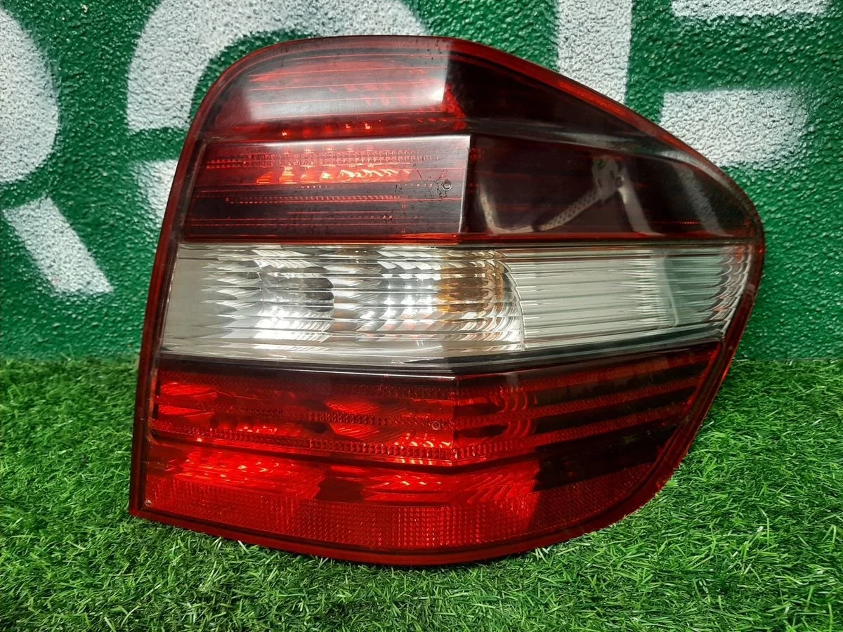 Фонарь задний правый на Mercedes W164