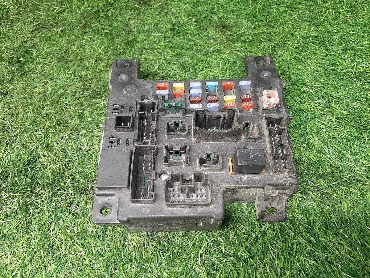 Блок предохранителей Mitsubishi Lancer X