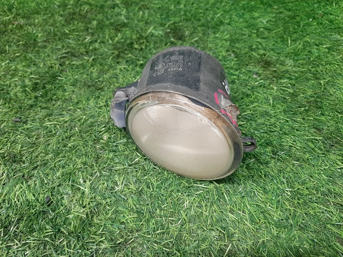 Фара противотуманная правая на Toyota Corolla E150