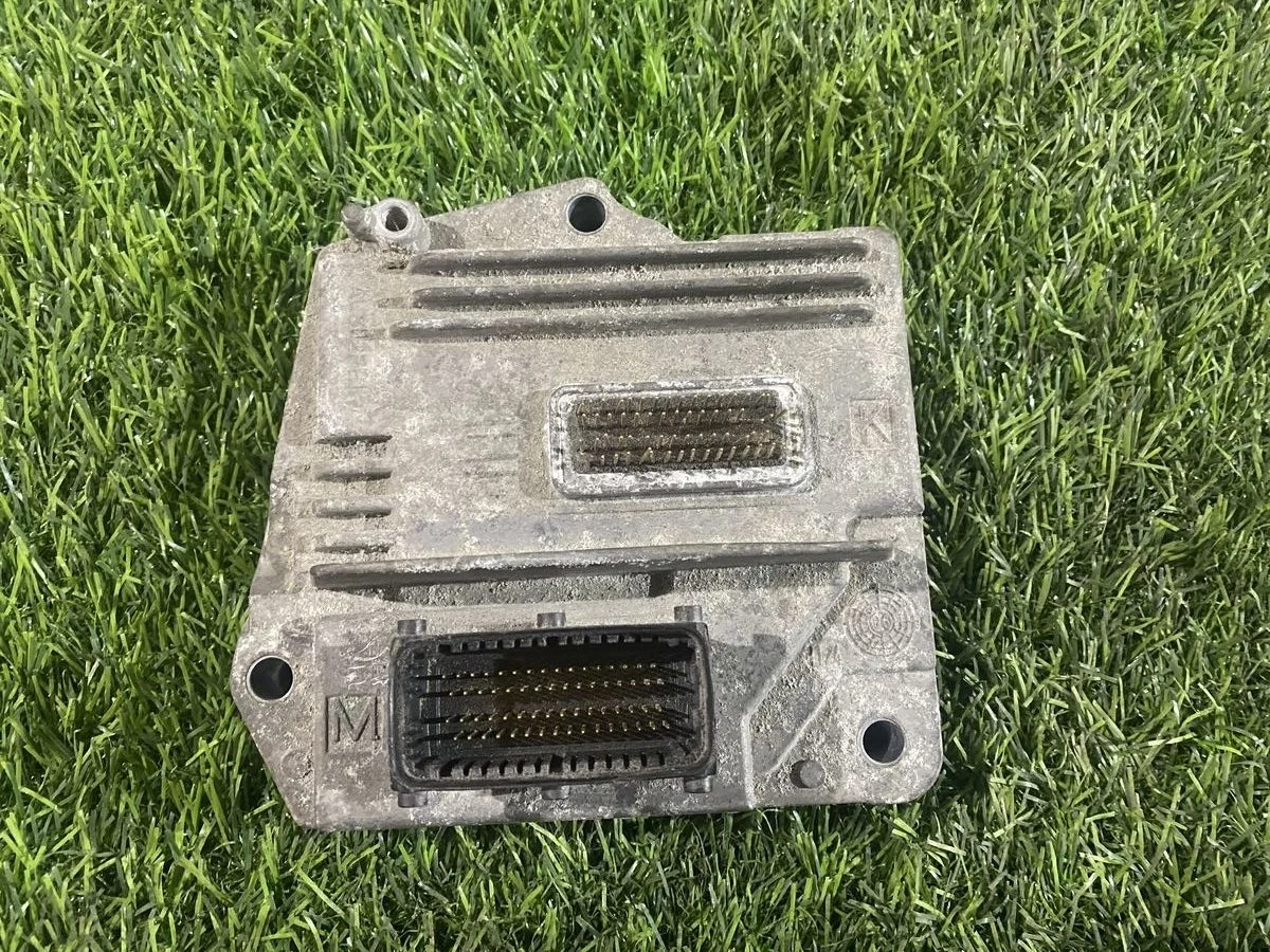 Блок управления двигателем Opel Astra J