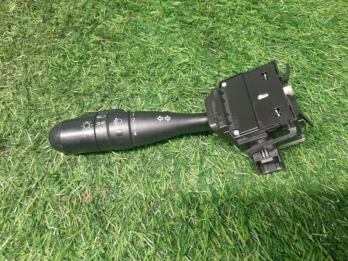 Переключатель подрулевой на Mitsubishi Colt Z30