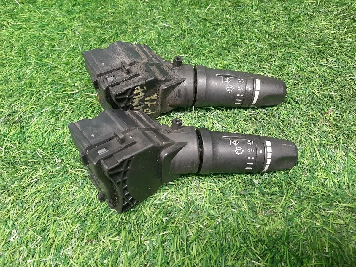 Переключатель подрулевой на Nissan Primera P12