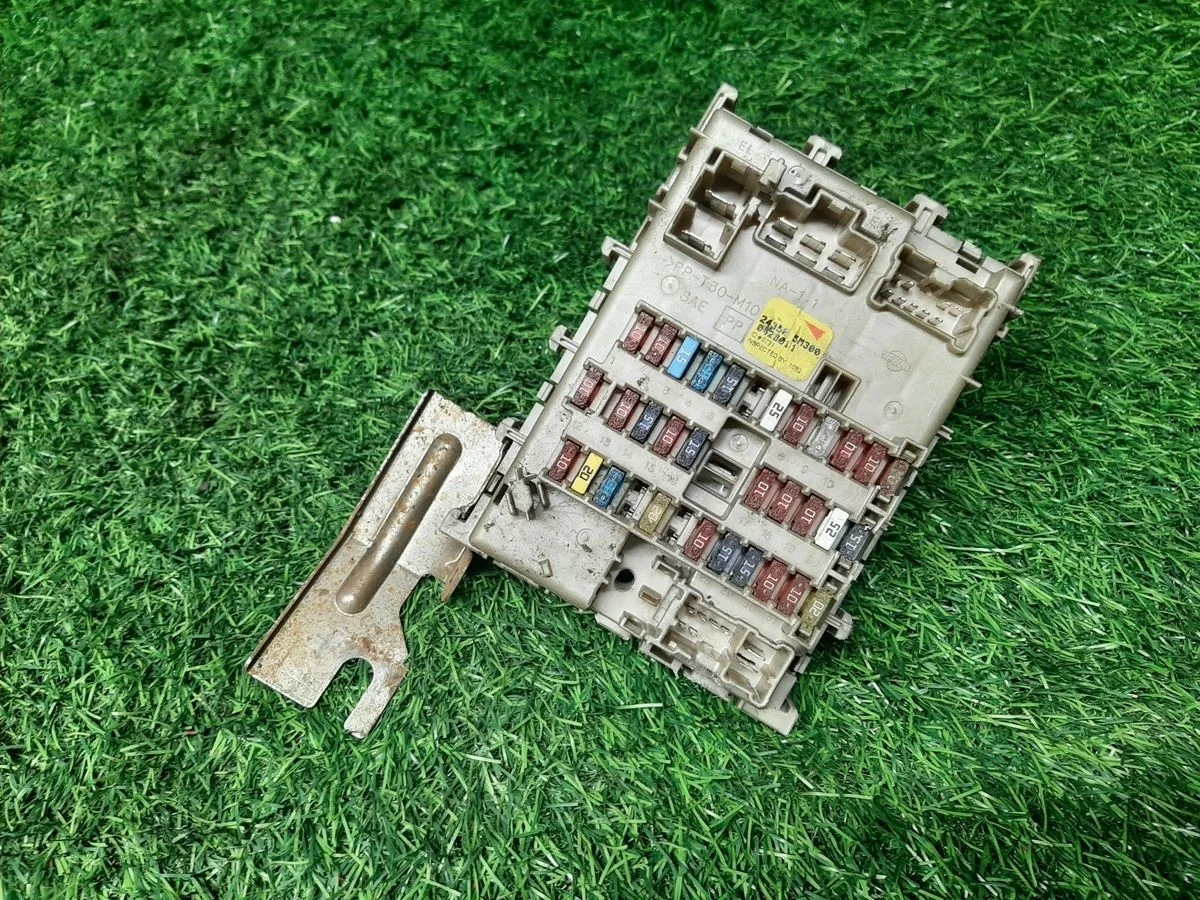 Блок предохранителей Nissan Almera N16