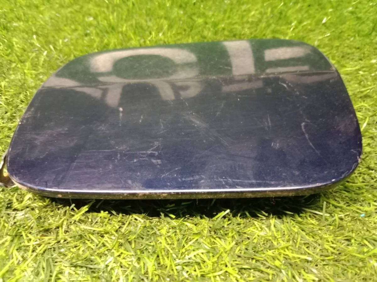 Лючок бензобака для Toyota Avensis 2