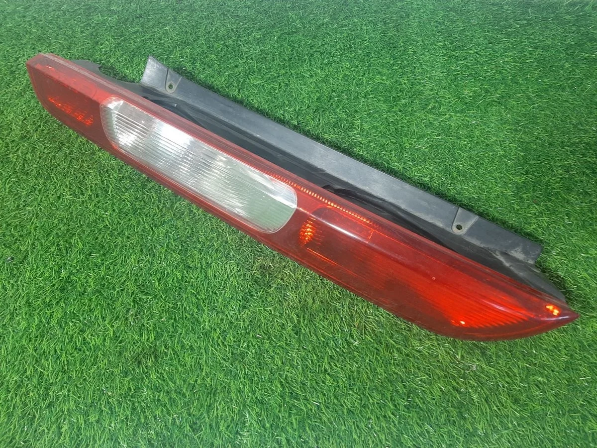 Фонарь левый на Ford Focus 2