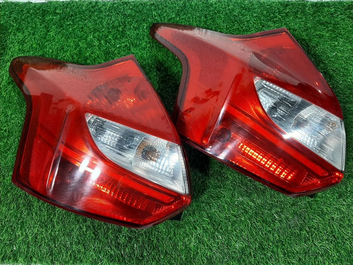 Фонарь левый на Ford Focus 3