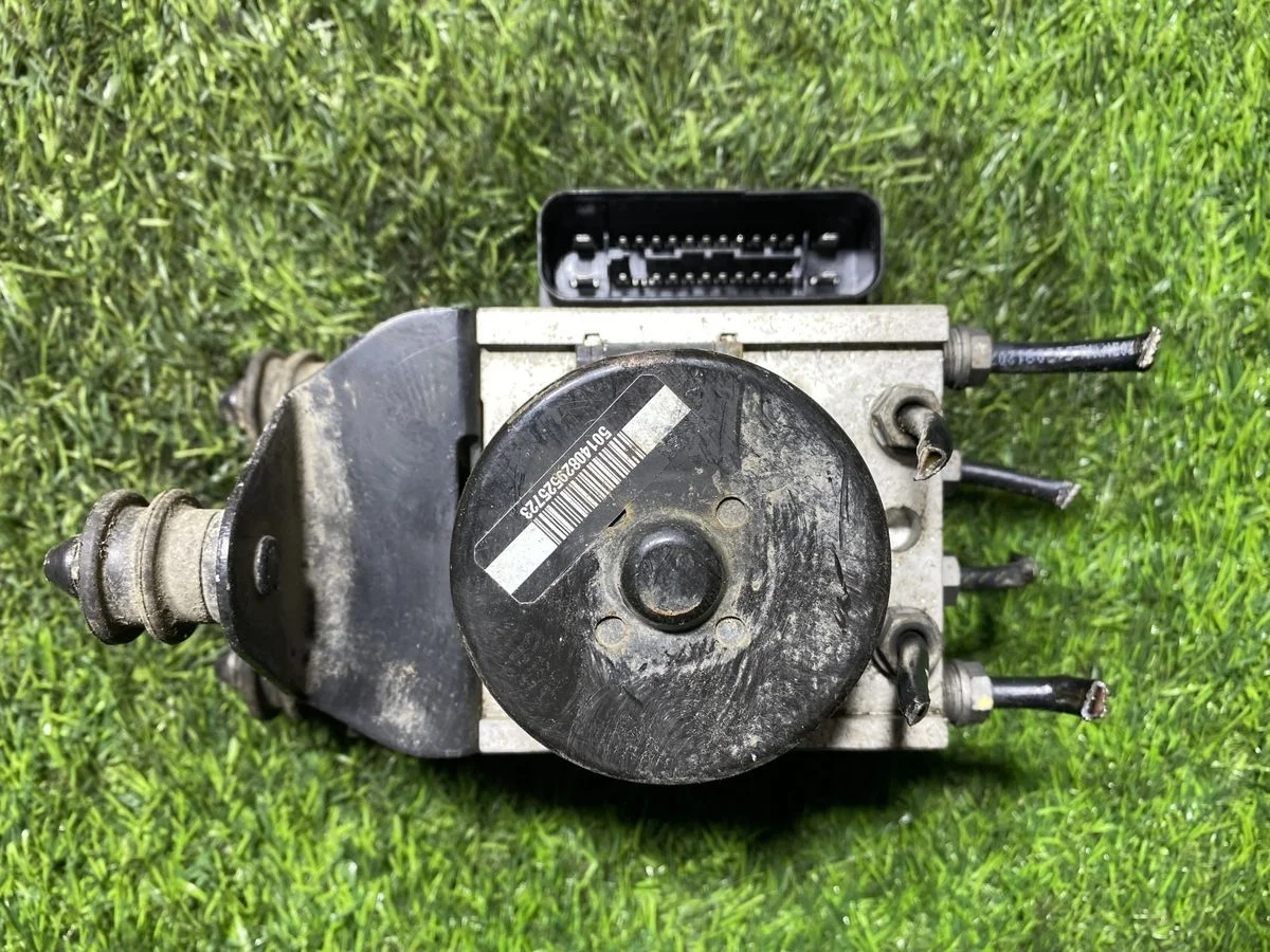 Блок ABS (насос) VW Jetta 6