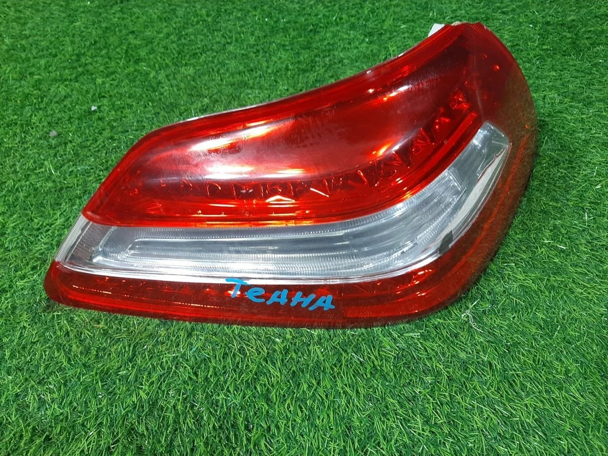 Фонарь левый на Nissan Teana 2