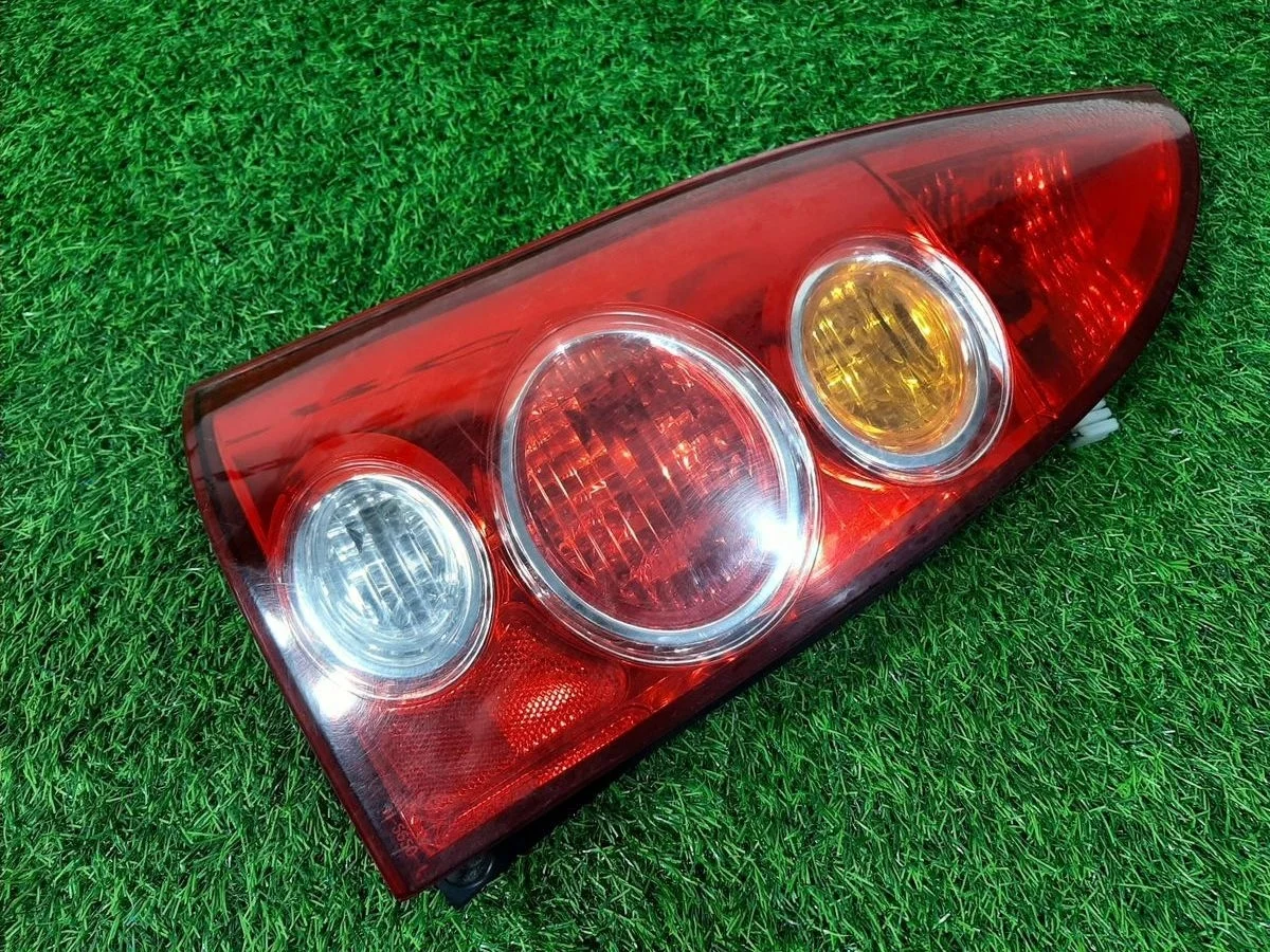 Фонарь левый на Mazda Premacy