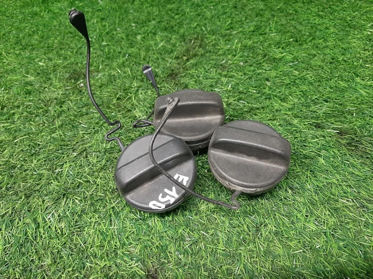 В наличии: Крышка бензобака Toyota Corolla E150