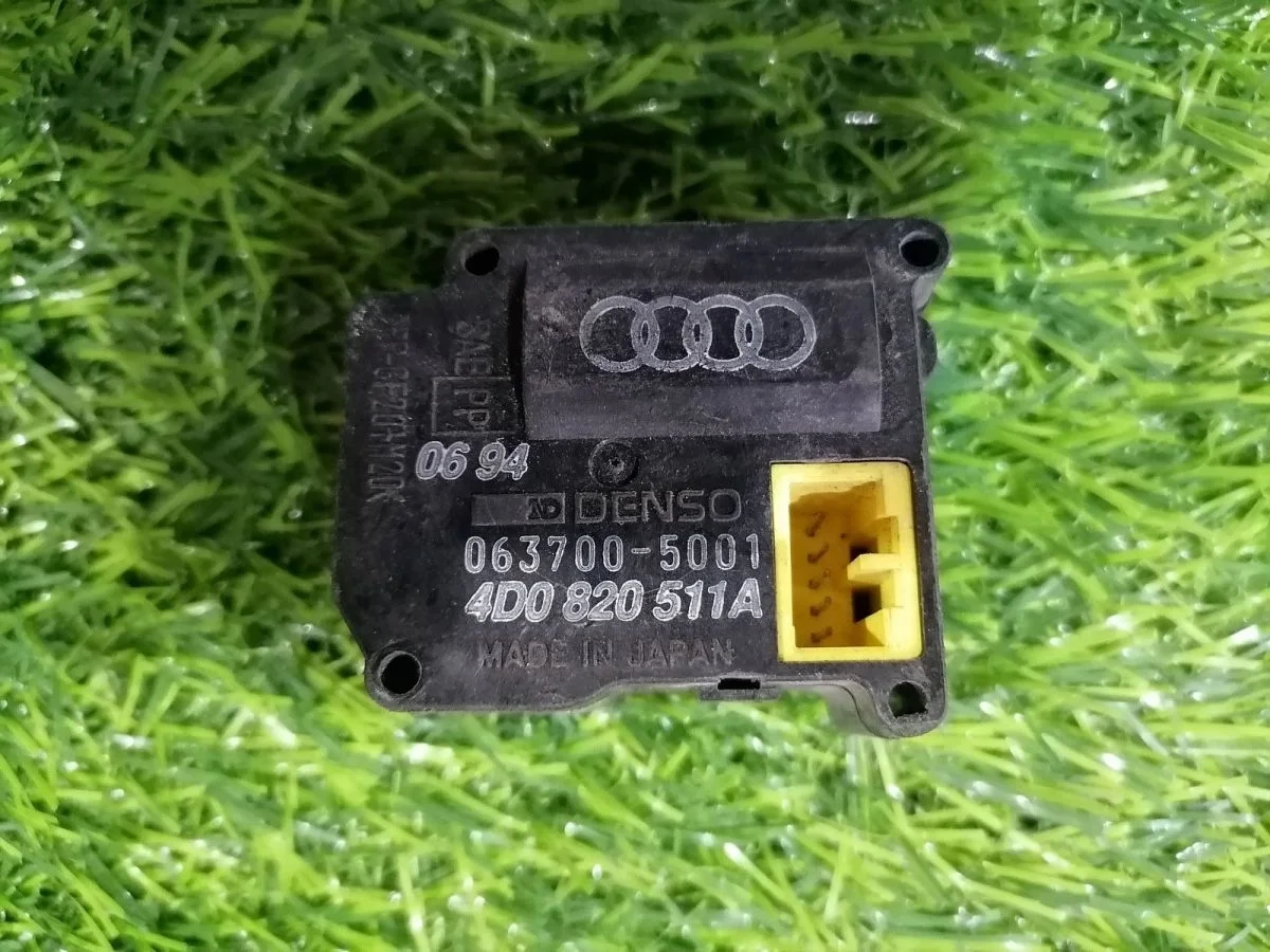 Сервопривод заслонки отопителя Audi A8D2