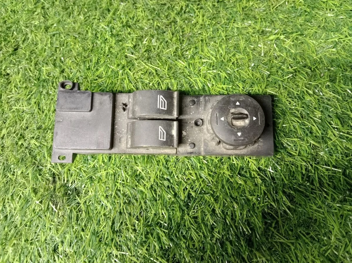 Блок управления стеклоподъемниками Ford Focus 2