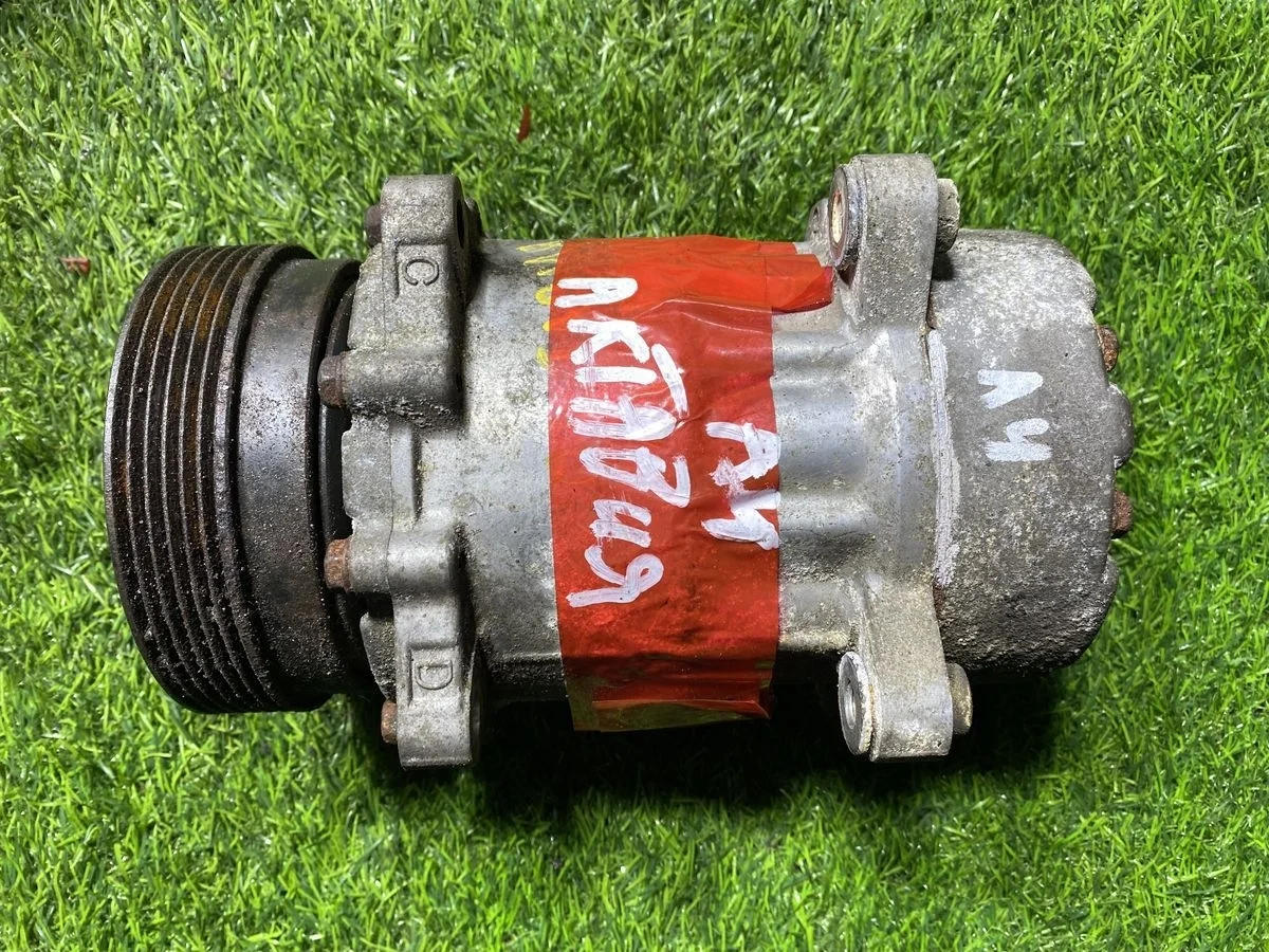 Компрессор кондиционера Skoda Octavia A4