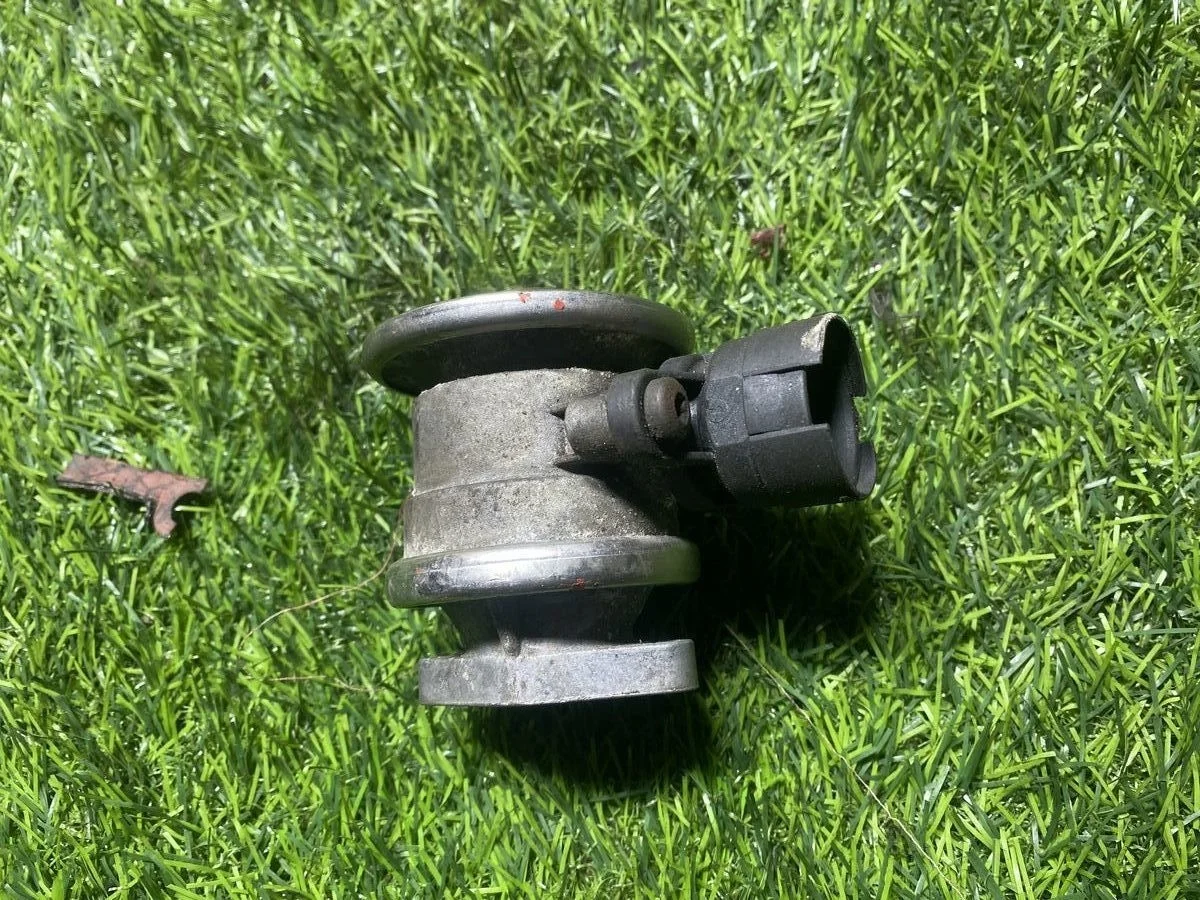 Клапан рециркуляции выхлопных газов EGR Audi A6 C5 (1997—2001)